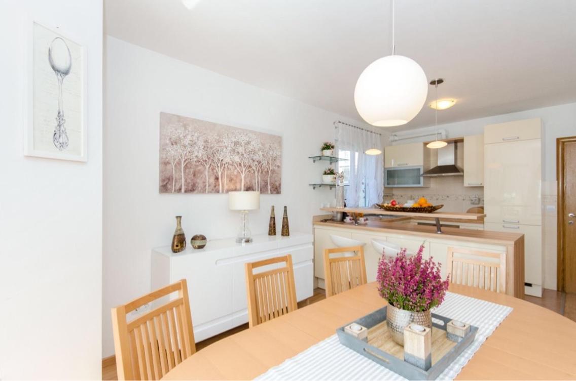 Dalmatian Village Charm - Spacious Villa With Pool Near Trogir Primorski Dolac Exterior foto