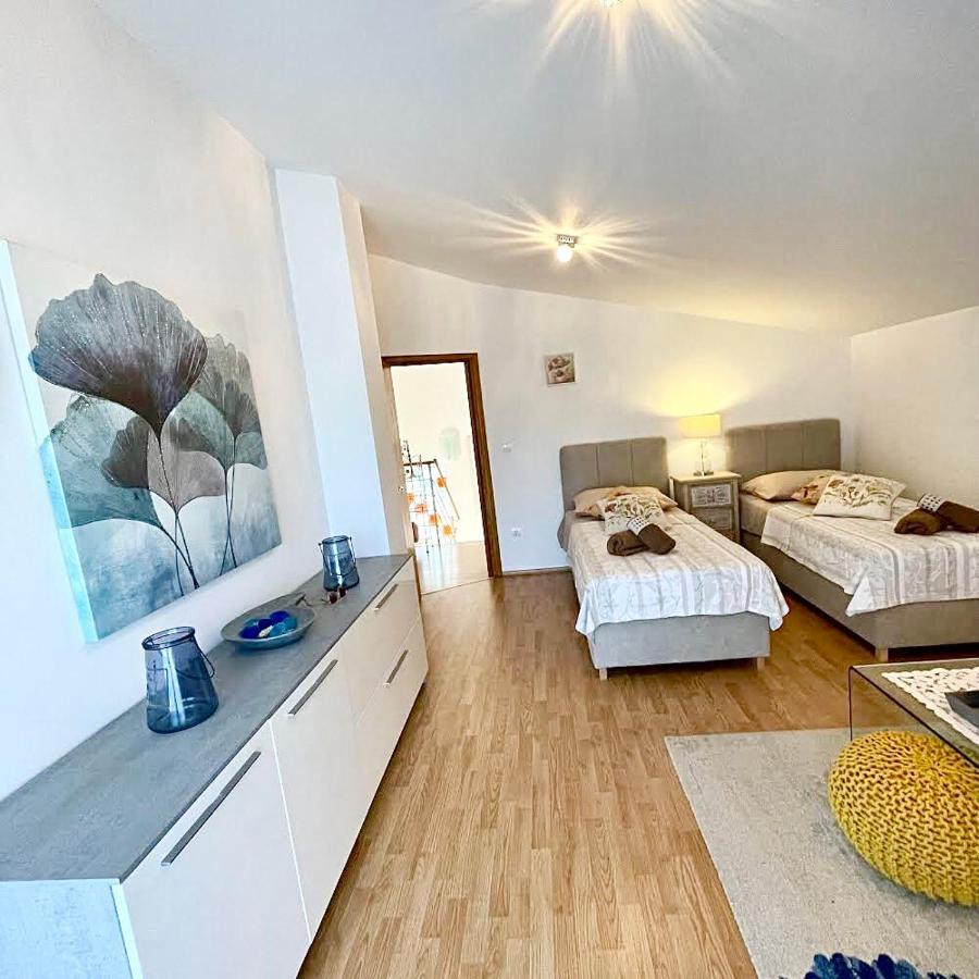 Dalmatian Village Charm - Spacious Villa With Pool Near Trogir Primorski Dolac Exterior foto