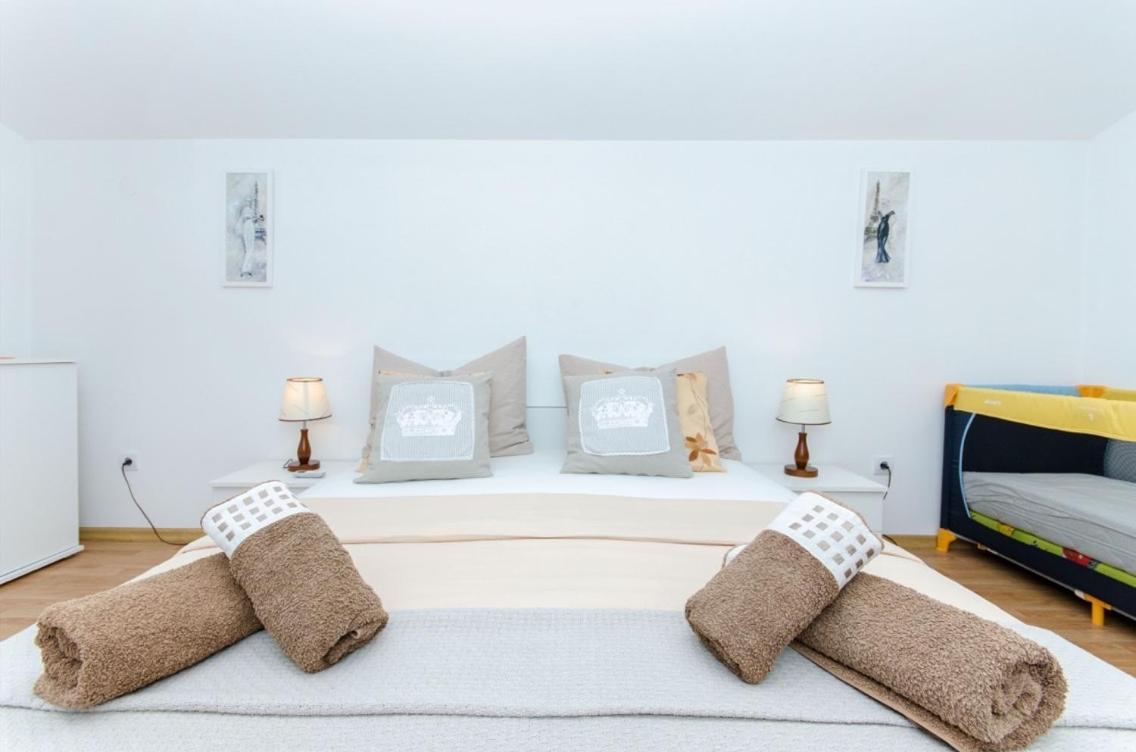 Dalmatian Village Charm - Spacious Villa With Pool Near Trogir Primorski Dolac Exterior foto