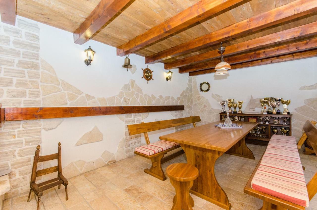 Dalmatian Village Charm - Spacious Villa With Pool Near Trogir Primorski Dolac Exterior foto