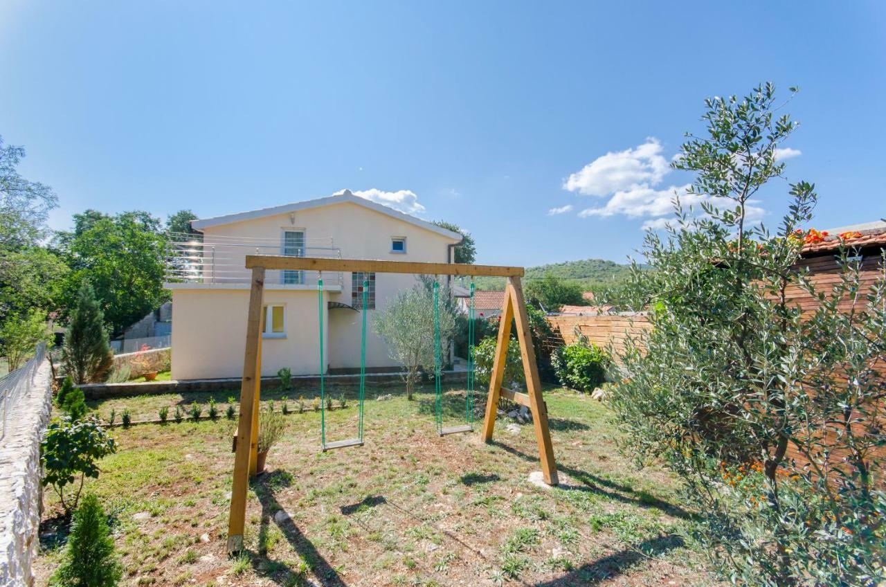Dalmatian Village Charm - Spacious Villa With Pool Near Trogir Primorski Dolac Exterior foto