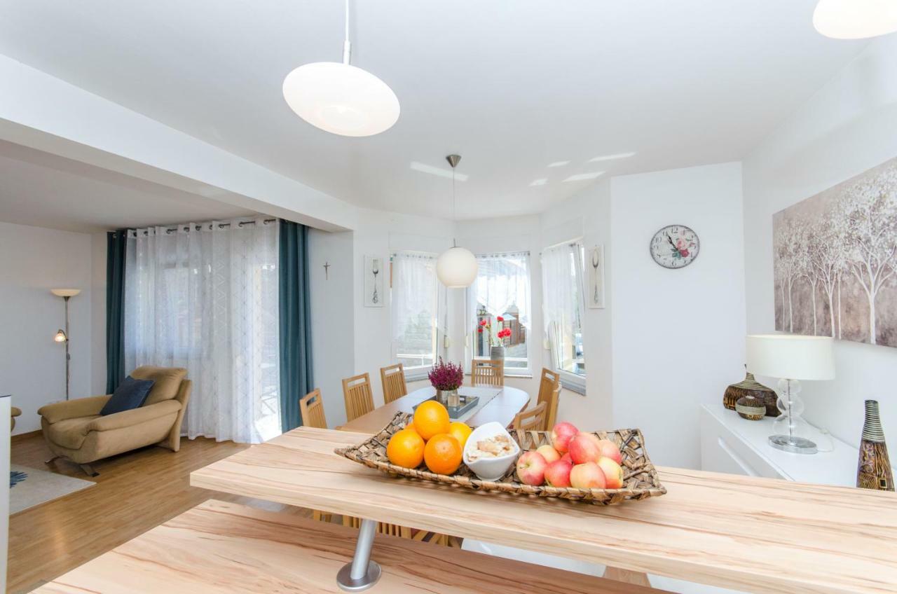 Dalmatian Village Charm - Spacious Villa With Pool Near Trogir Primorski Dolac Exterior foto